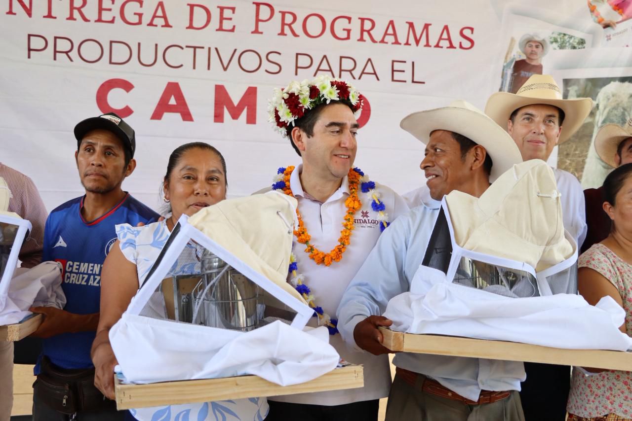 Entrega Saderh paquetes apícolas en Huautla